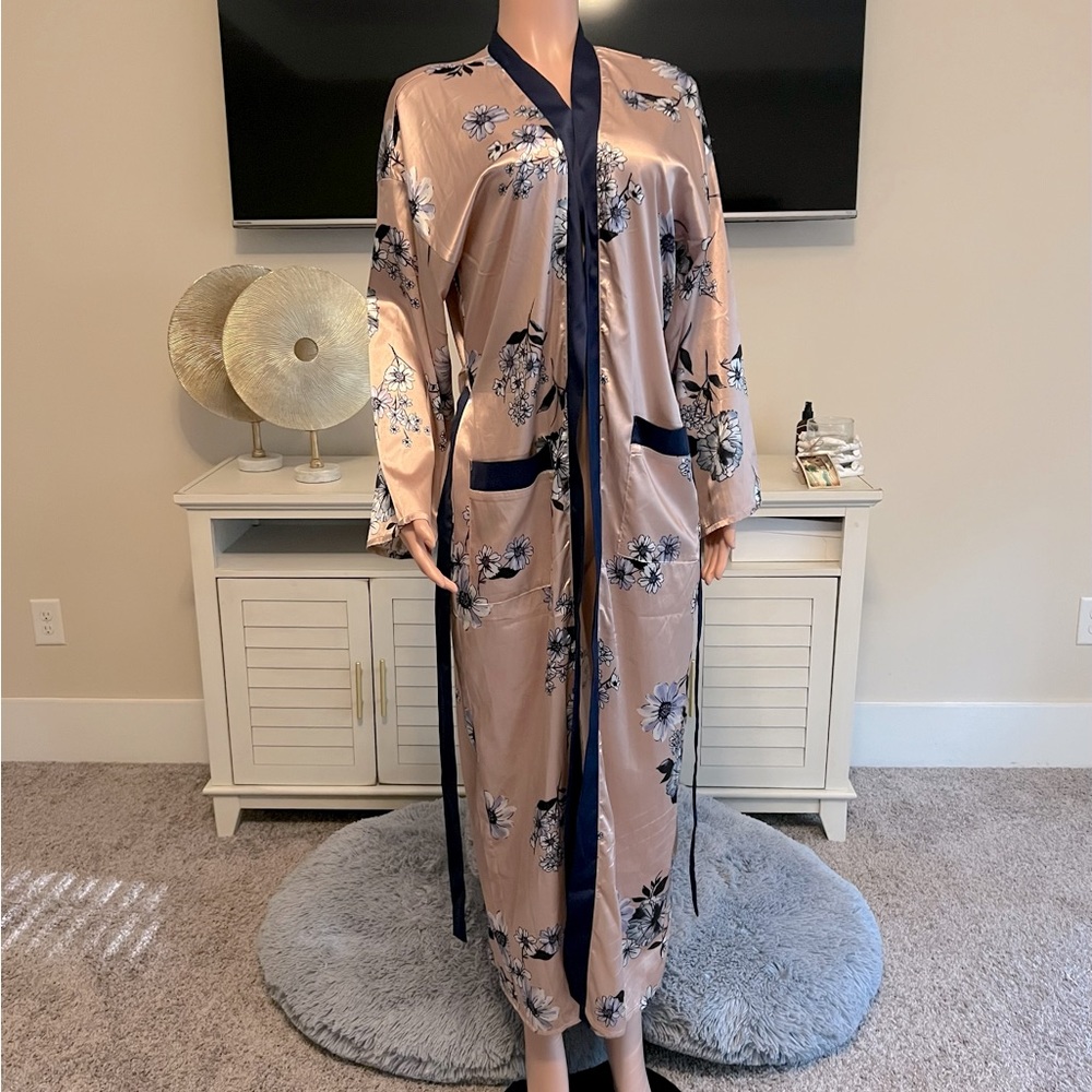 Women’s “Soft Life” Silky Kimono. Size M.  Great Fit! New!